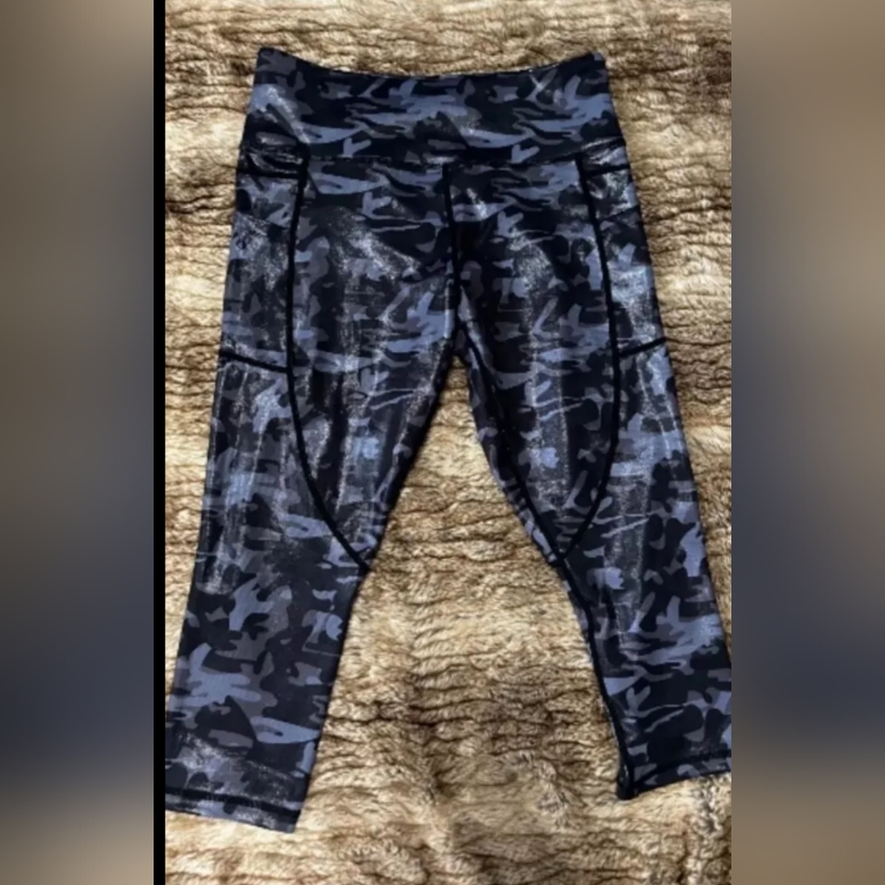 Zyia Light-N-Tight Metallic Camo Cropped Leggings